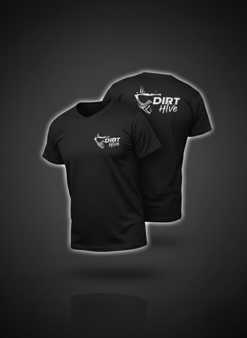 Schwarzes DirtHive Core Premium Rundhals T-Shirt für Männer mit Logo-Brustprint und Athletic Fit Passform.